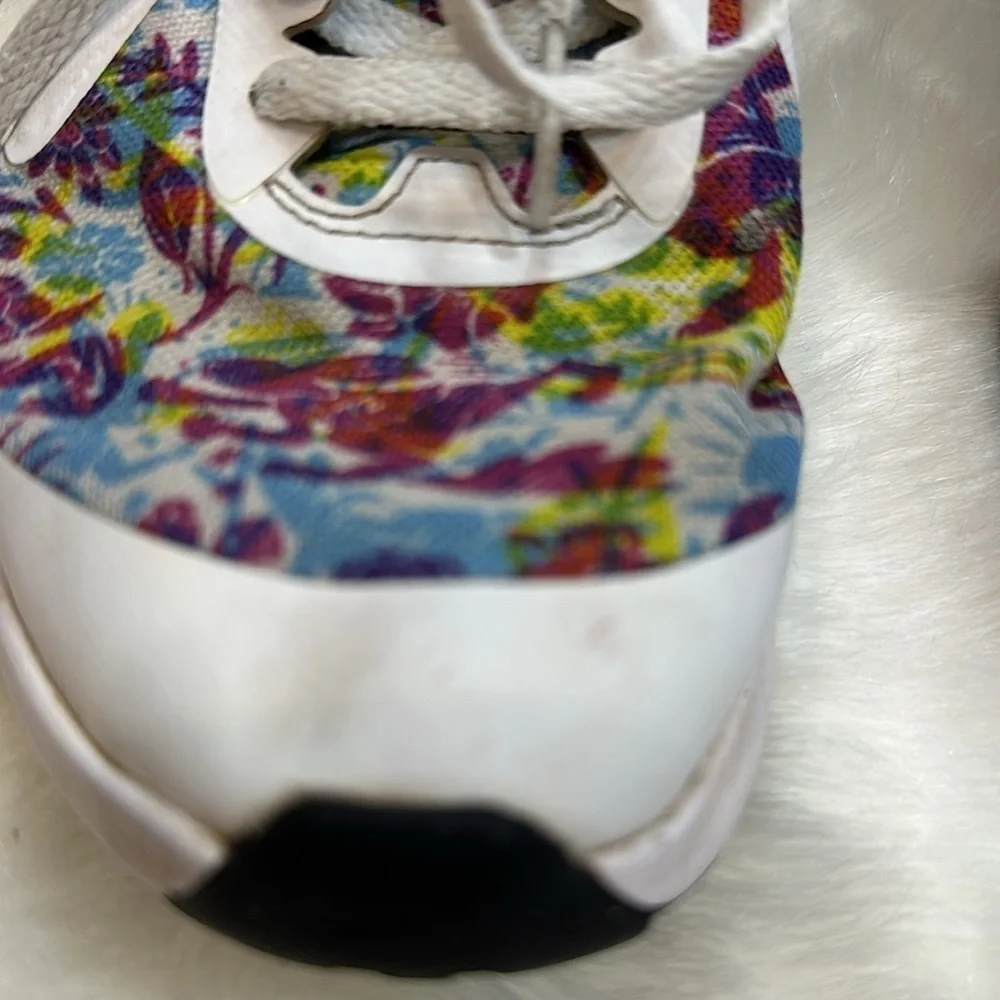 Nike downshifter running shoe US 4.5 Y